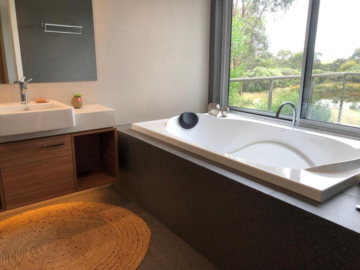 Messmates Luxury Eco Suites 인버로크 외부 사진
